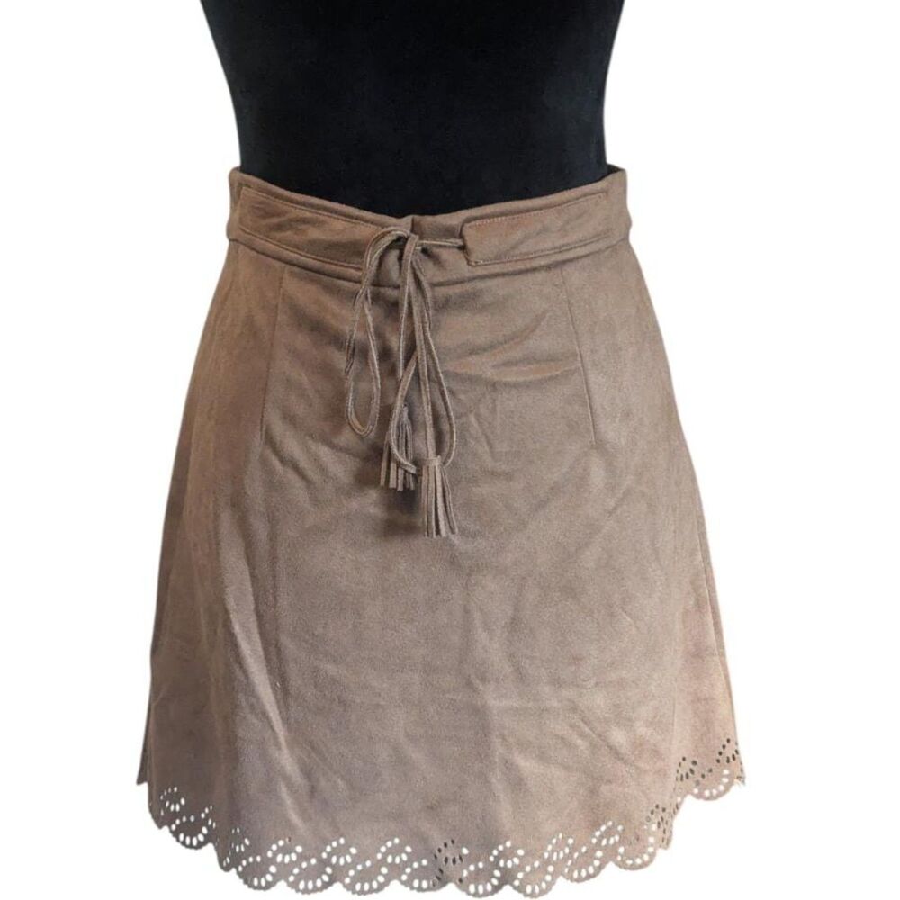 SADIE & SAGE Tan Faux Suede Scalloped Mini Skirt Small Boho Festival Western